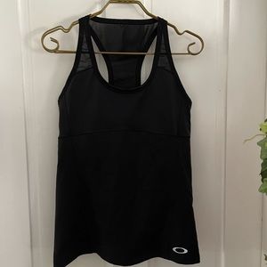 Oakley athletic top size Large